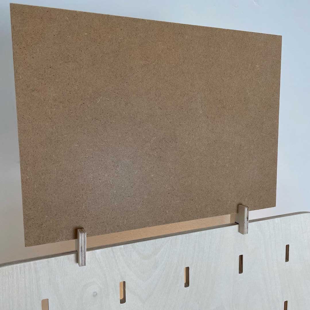 Plakathalter-großes-H-oben-und-seitlich